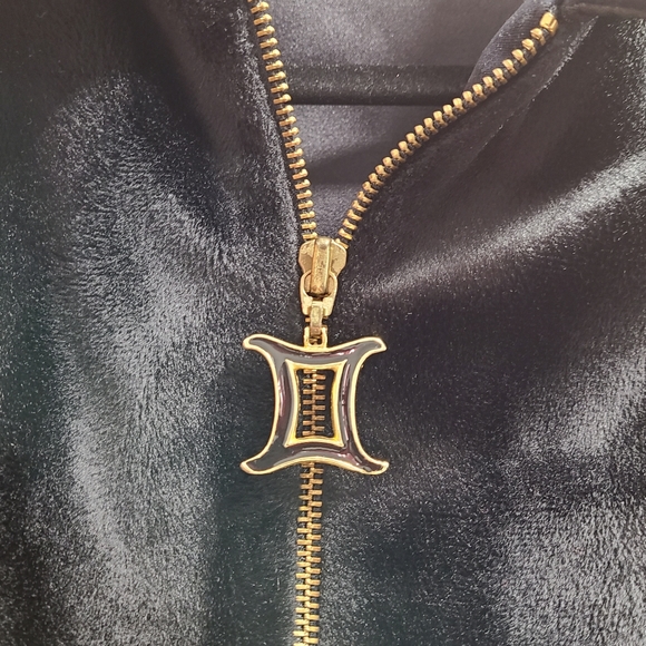 Vintage 90s Cache Cropped Jacket with Velvet Sleeves and Quilted Body - Picture 2 of 5